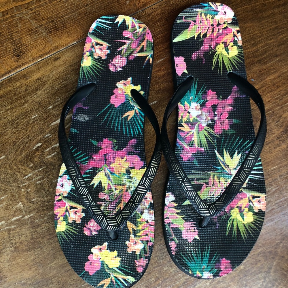 Floral flip flops!